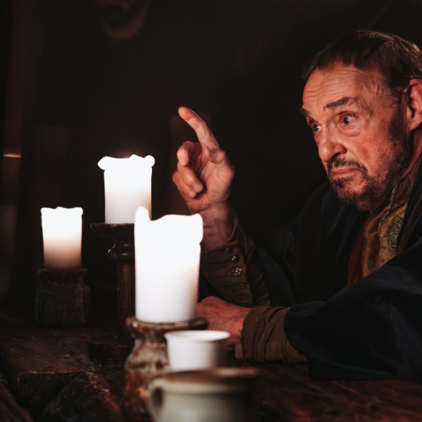Herec John Rhys-Davies, představitel trpaslíka Gimliho, natáčel v Písku